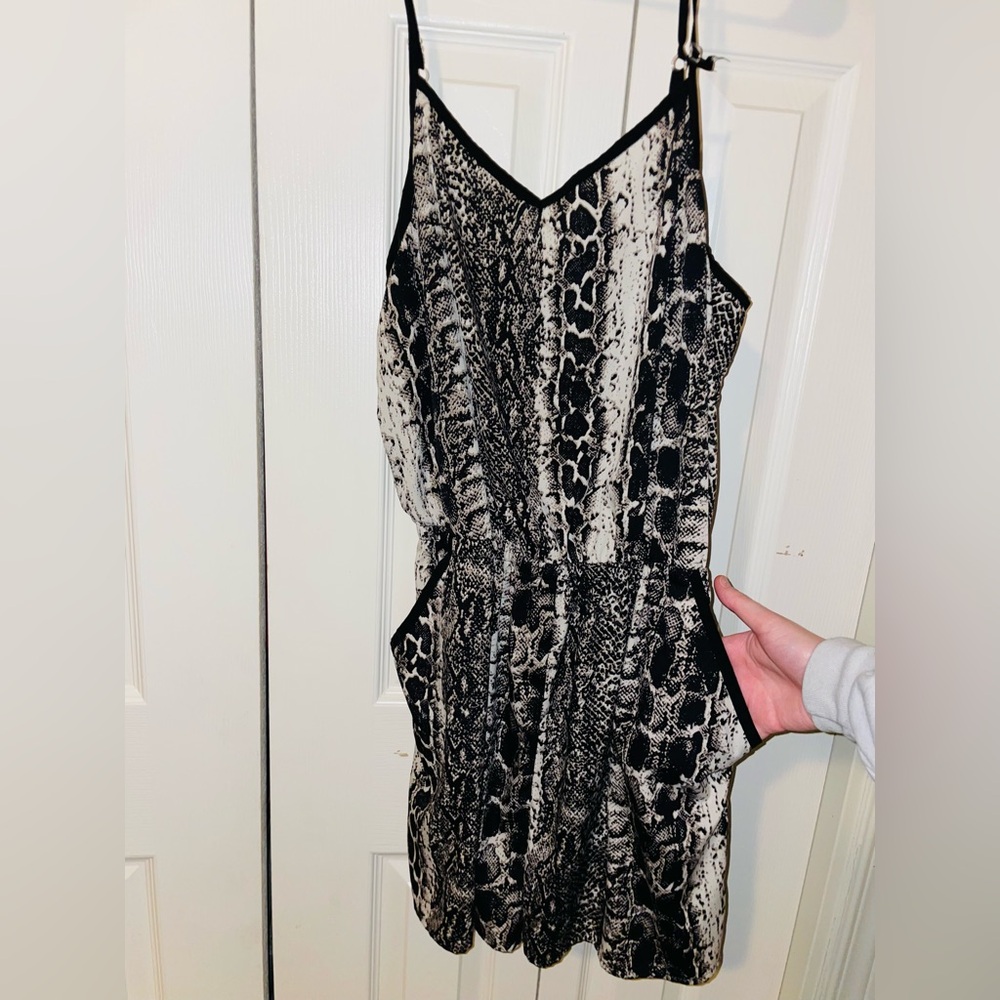 Women’s Large Romper With Imperfection Shown In Last Pic